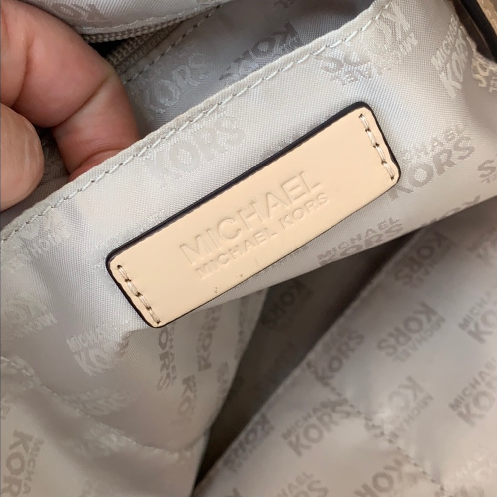 Michael Kors Large Logo tote - Picture 5 of 11